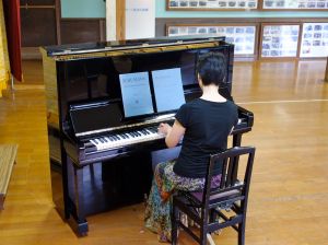 旧宇野小学校のピアノ